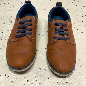 Boys size 2 dress shoes